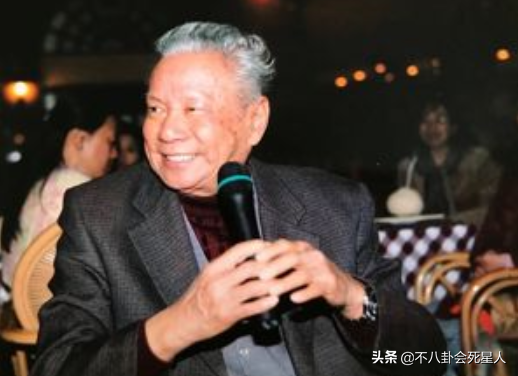 洪晃的父亲叫红什么，洪晃的父亲（时尚女魔头洪晃：老妈是名媛）
