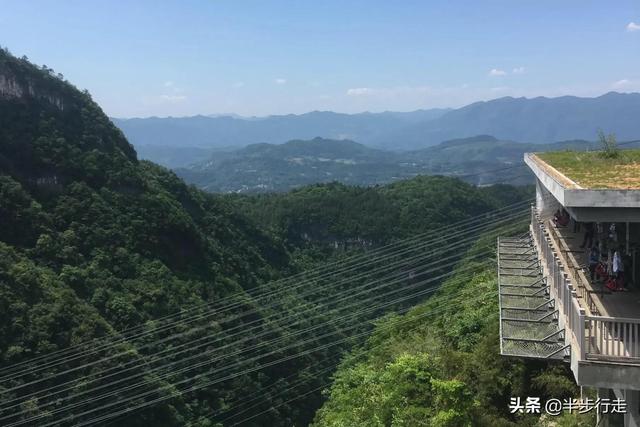 张家界玻璃桥旅游景点在哪里，张家界玻璃桥在哪里啊（张家界大峡谷玻璃桥）