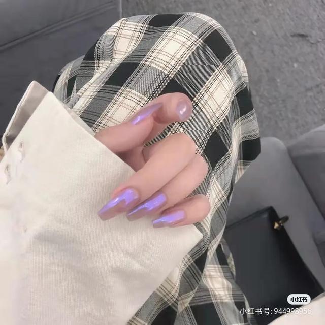 指甲油裸色和透明色有什么区别，护甲油和透明色的指甲油一样吗（显白好看，春夏必做）