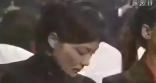 香港英皇旗下艺人，星二代谢霆锋的曲折情史