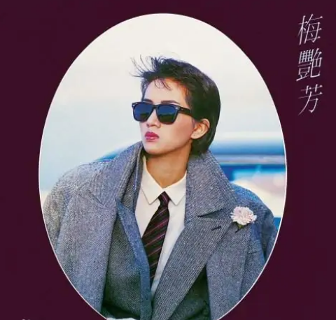 关正杰 - 天籁...星河传说歌词是什么，关正杰金山梦主题曲（香港十大劲歌金曲颁奖典礼-1984年度）