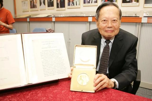 杨振宁与翁帆有孩子吗，杨振宁与翁帆结婚16年（当年28岁嫁给8旬老人的翁帆）