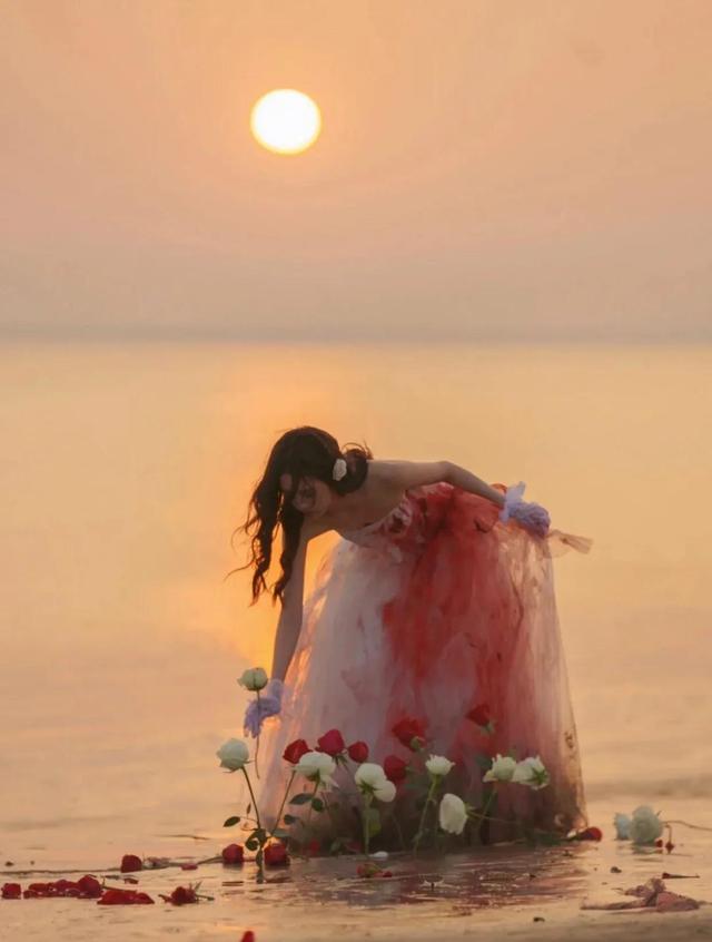 南澳有沙滩吗，南澳哪里沙滩最好（深圳拍照丨小众宝藏海滩.南澳柚柑湾沙滩）