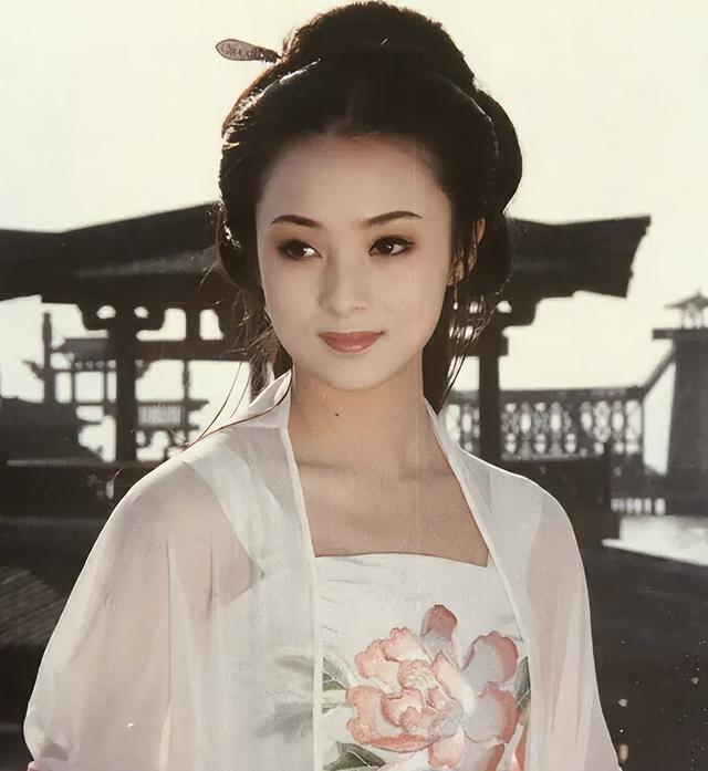 新上海滩方艳芸最后咋了，上海滩中的方艳芸（10位“大变脸”的内娱女神）