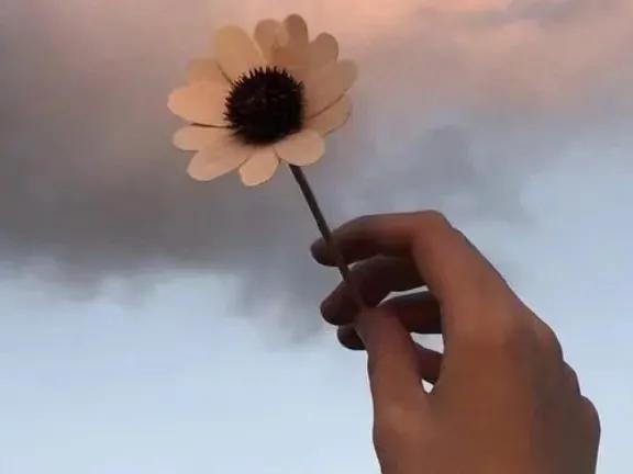 怎么关心男朋友，关心男朋友贴心的话语（这样安慰男友，让他越来越爱你）