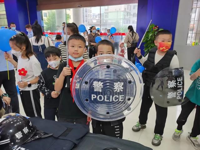 警用对讲机的简介和特点详情介绍，公安警用对讲机品牌（警宝收获特殊节日礼物）