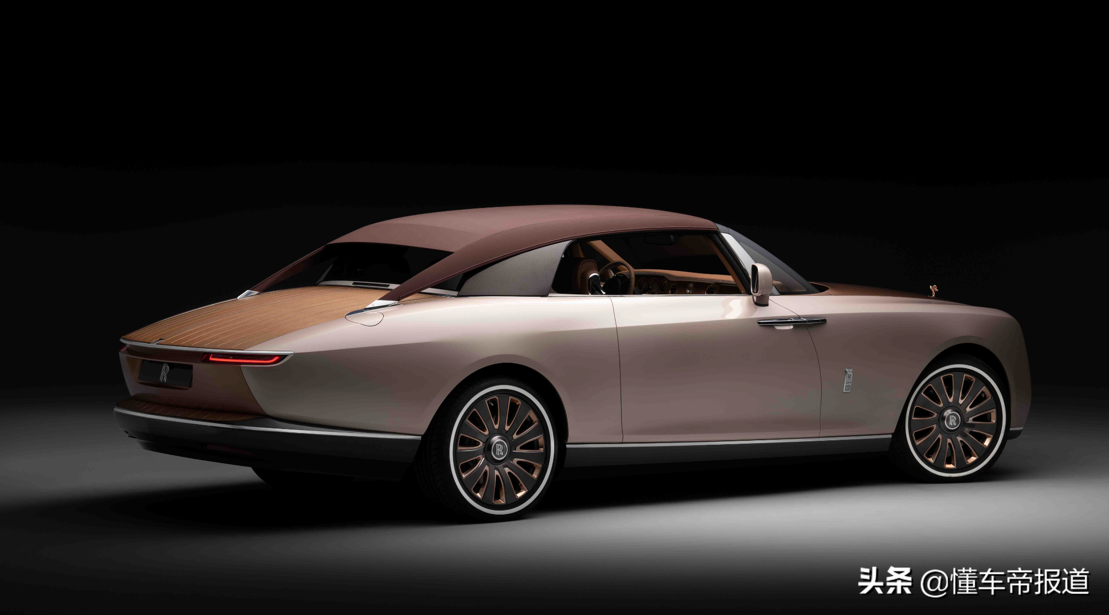 2017年,劳斯莱斯慧影的推出向大家展示了奢侈品与汽车的无限可能,更以