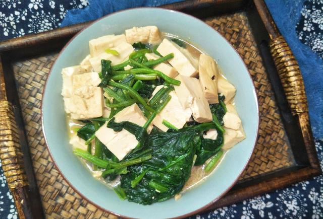 怎样做美味的豆腐炒胡萝卜丝，原来豆腐这样做更美味