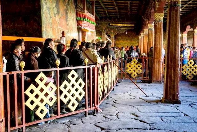 有什么成语描写赞美拉萨的天空，形容拉萨的天空的词语（天上西藏大美于行）