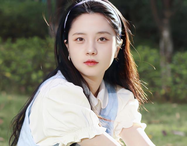 圆脸适合什么眼镜，圆脸适合什么眼镜框女（不同脸型适合什么样的配饰）
