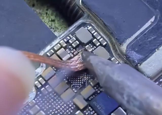 手机进水黑屏但有反应，手机进水屏幕黑了但是有反应怎么了（红米note9进水不显示）