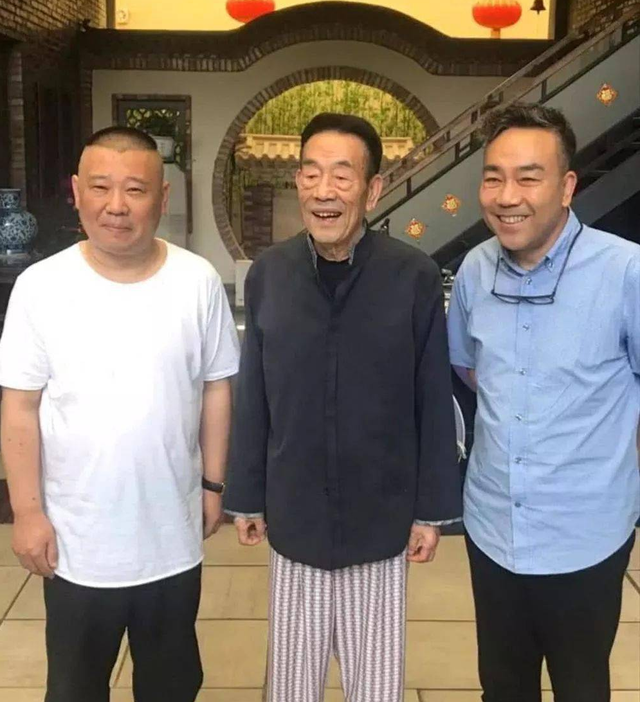 韩兆个人资料，90岁杨少华外出坐百万豪车