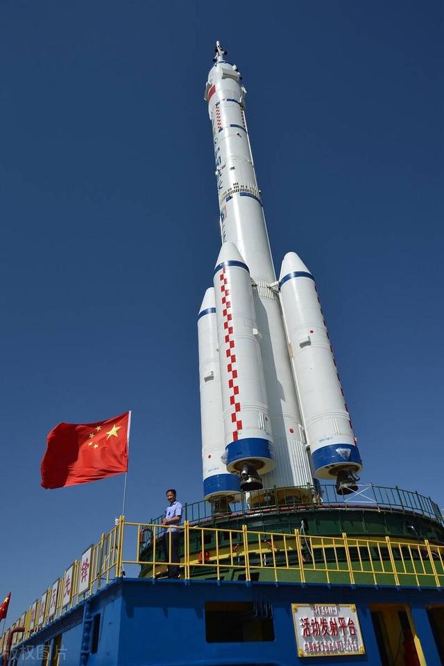 宇宙航天员，宇宙航天员的画（为何仅有2位被称为“航天英雄”）