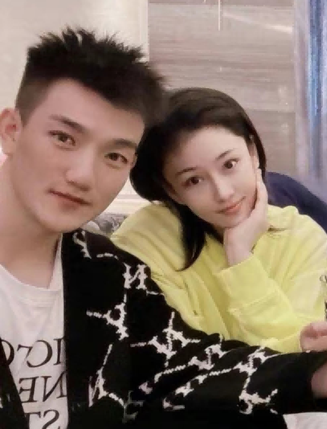 李晨张馨予生活照，张馨予写真 生活照（张馨予：游离吴卓羲和李晨后）