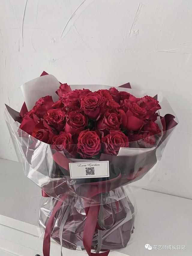 黑玫瑰花语，碎冰蓝玫瑰花语（复古暗红色系的玫瑰女王）