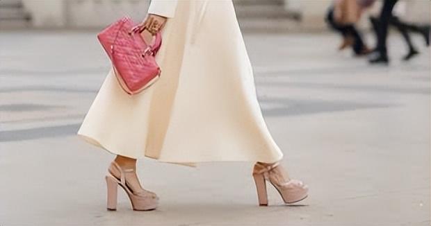 女人必有的几款鞋子，每个时尚女性必备的五大款式