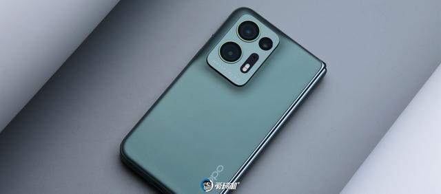 oppofindn评测，OPPO Find N对比三星（7999元起的“最小大折叠”）
