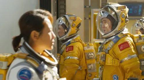 在等月亮吗什么梗，一起去看月亮吧是什么梗（《独行月球》首波口碑出炉）