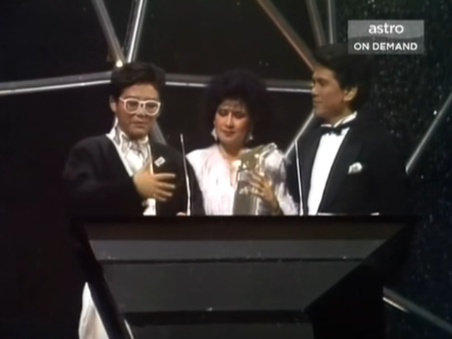 关正杰 - 天籁...星河传说歌词是什么，关正杰金山梦主题曲（香港十大劲歌金曲颁奖典礼-1984年度）