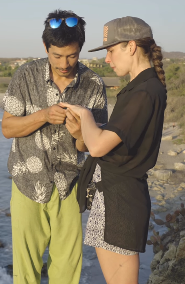 郑佩佩的丈夫和儿女，76岁郑佩佩荣升婆婆