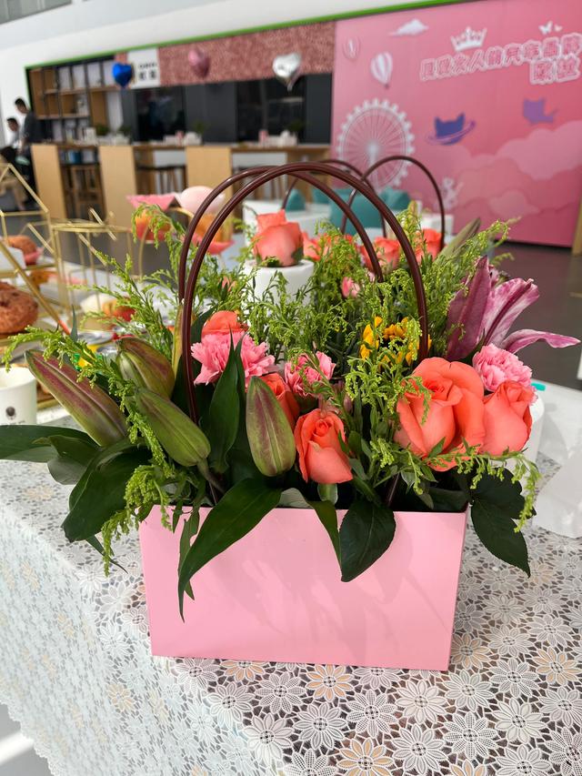 手工插花怎么做，手工插花怎么做简单（新手手工插花）