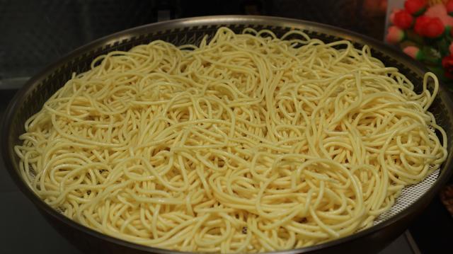 贵州辣椒面的制作方法,贵州酸辣椒面的腌制方法(3根辣椒加1把面条)_犇