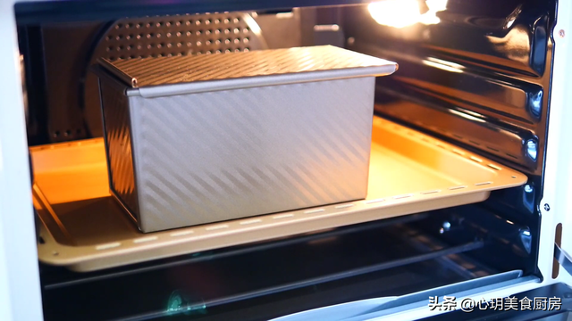 生面团如何做面包，发酵好的面团怎么做面包（全家人都爱吃吐司面包）