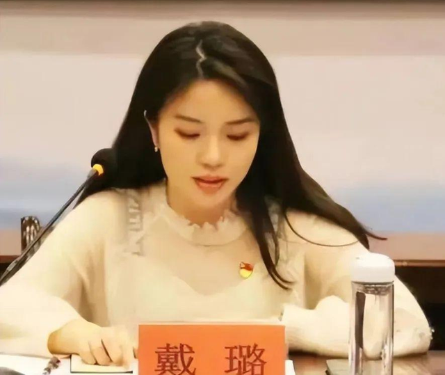 工商管理学士服领子颜色，学士服领子颜色分类是什么（扬州某副局长戴璐的瓜又来了）