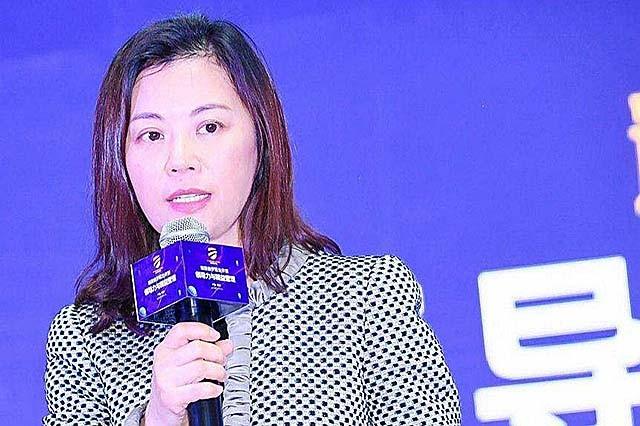 姜丰的前夫，她曾为嫁英国高管改国籍离开央视（前央视主持赴英留学生子）