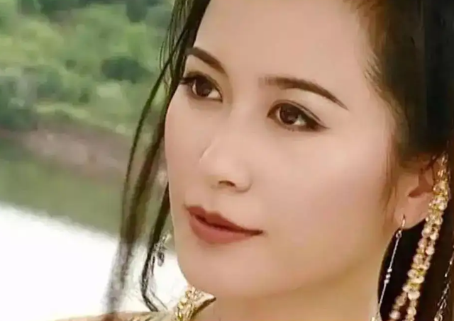 流星镖的威力测试，细数武侠剧中美女使用武器
