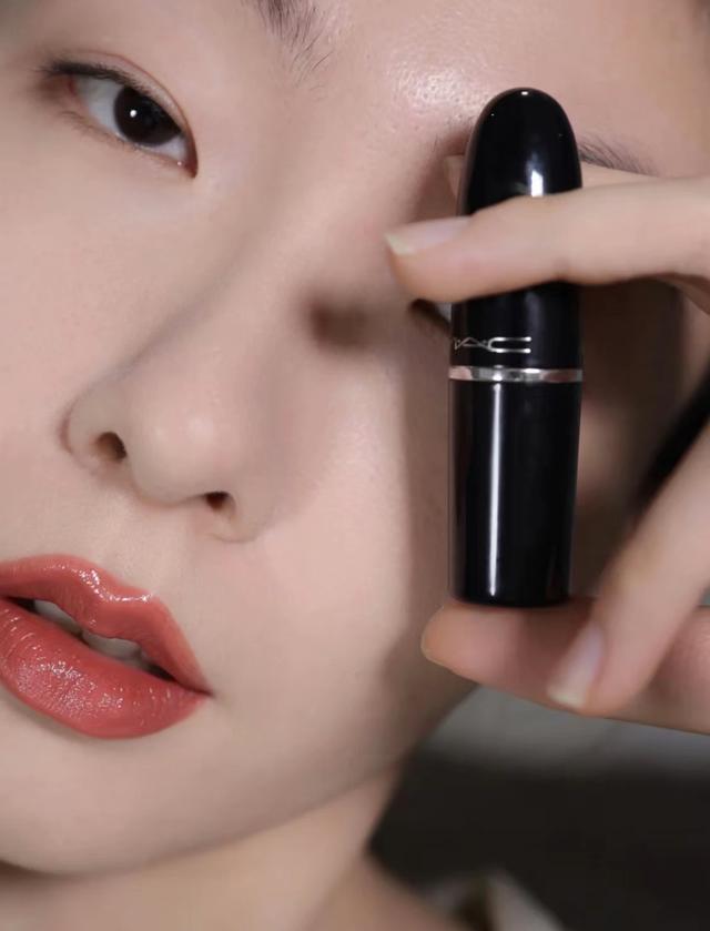有哪些适合素颜的口红，适合素颜妆的口红（女人“素颜”必备的气质的单品）