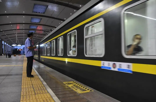 飞机为什么会飞，飞机为什么会飞简单回答（一架飞机几百吨重）