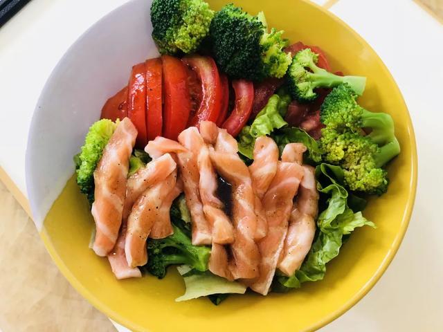 凯撒酱什么味道，凯撒酱是什么味道（美国超市常见的10种沙拉酱）