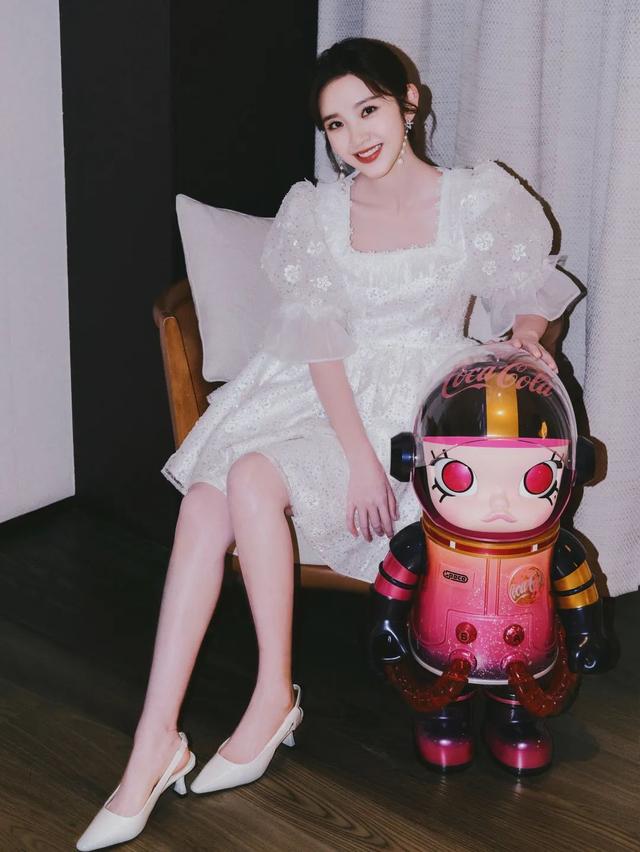 去海边穿什么鞋子合适，去海边沙滩穿什么鞋最合适（今夏最火的4双新鞋）