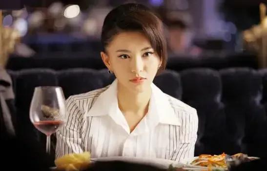 莫小棋：大学怀孕生子，预言贾乃亮婚姻，黄海波花600万追她