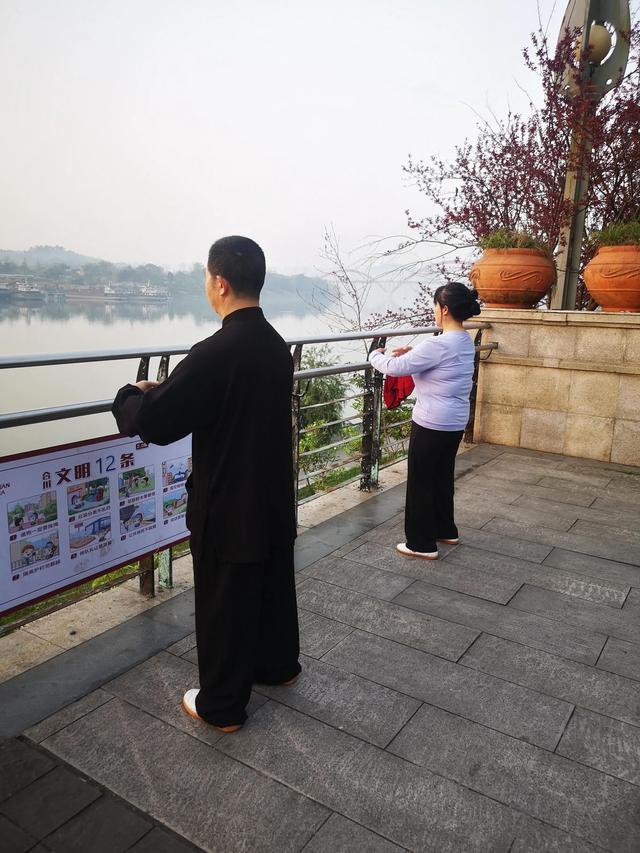 道家手印以及用途作用，道家的手印是干什么用的（怎样站桩才能练出功夫）