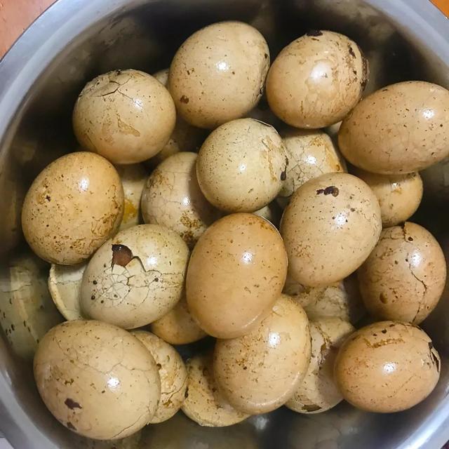 尖椒鸡蛋卤怎么做，辣椒鸡蛋卤的做法（吃了还想吃的卤鸡蛋做法）