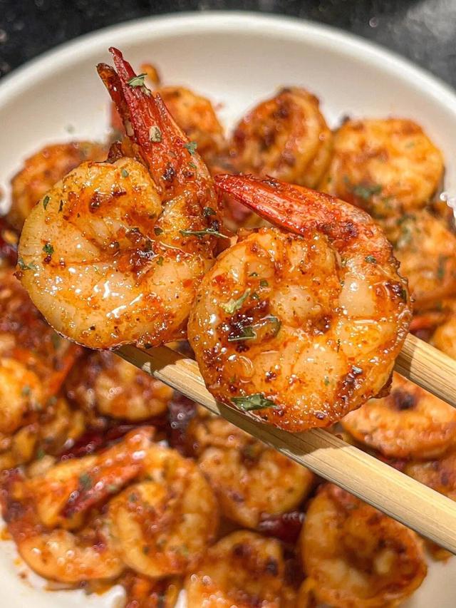 蒜香虾仁，蒜蓉虾仁的做法（这3种做法上手简单味道鲜美）