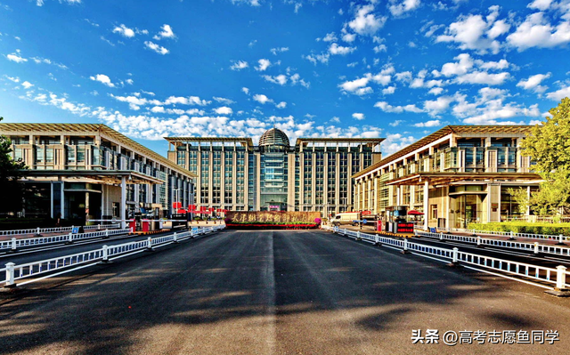 新疆伊犁师范学院，新疆师范类大学排名（8所二本师范大学实力不错）
