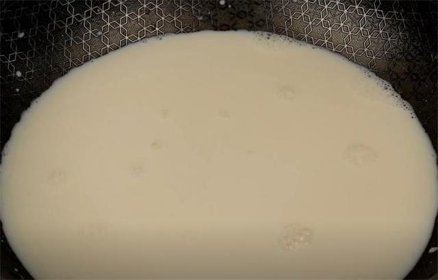 刚挤出来的牛奶怎么煮，刚挤的鲜牛奶怎么煮（家里剩2盒牛奶）