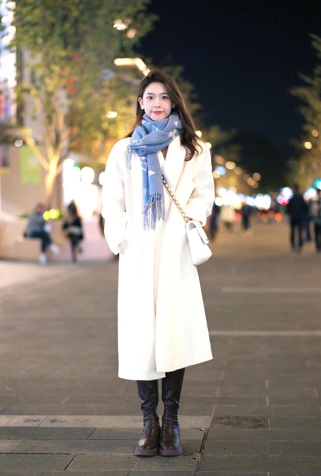 外贸围巾怎么搭配，Fendi、LV、Loewe爆款围巾穿搭示范