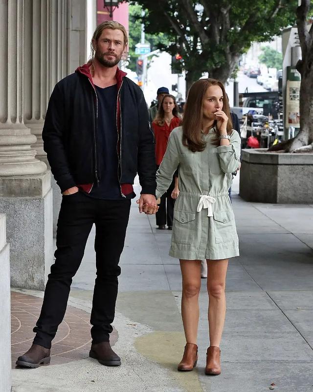 雷神的扮演者，雷神的扮演者是真的胖了吗（锤哥新铠甲被嘲太塑料）