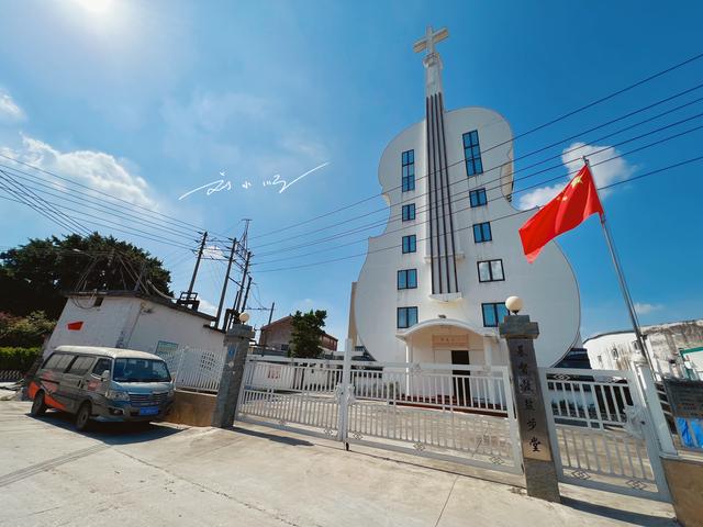 广州教堂，广东佛山这座造型奇怪的教堂（广州教堂在哪里）