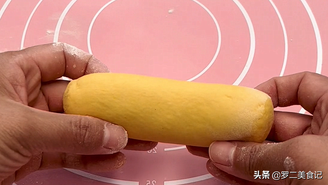 烫面饼怎么做又软又香，烫面饼怎么做又软又香窍门（出锅暄软多层）