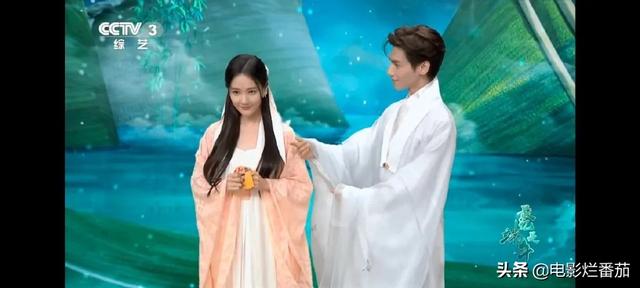 端午节穿什么衣服，2021端午节气温穿什么衣服合适（陈数似画中美妇）