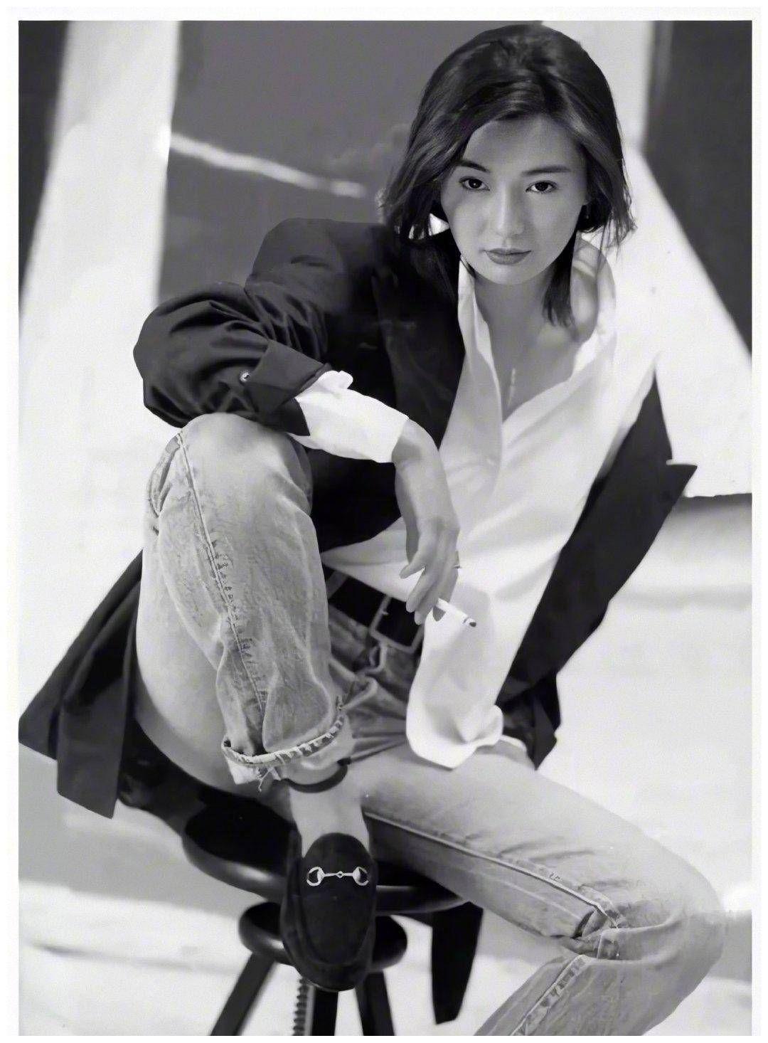 张曼玉的基础款造型,简约又高级