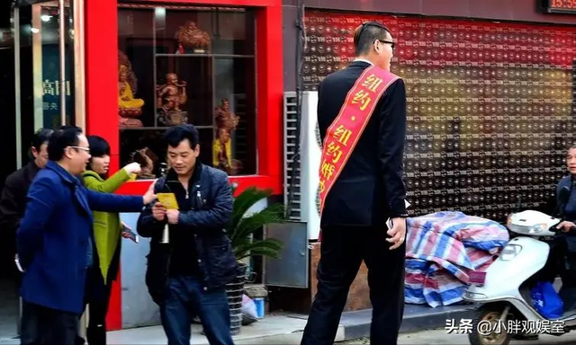 世界第一高人5米9的人，郑恺百米9.99是真的吗（中国比姚明还高的11位巨人）