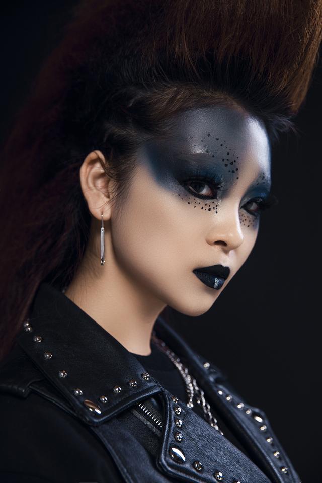 如何化舞台妆，如何化舞台妆眼影（教您打造另类舞台妆）