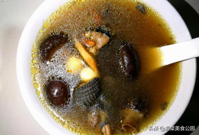乌鸡的家常做法，最简单的家常清炖乌鸡（给家人煲一碗药膳乌鸡汤）