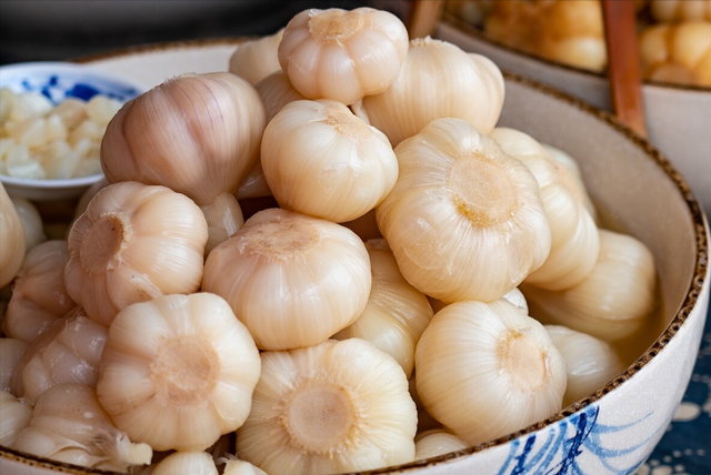 白酒泡大蒜有什么功效，白酒泡大蒜有什么作用（切忌直接放调料）
